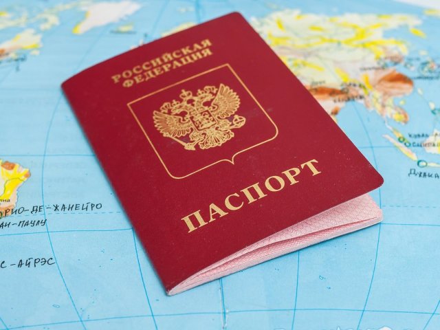 Which passport is better to arrange for an adult and a child: an old or new biometric model? Which passport is better - old or new sample: comparison, advantages and disadvantages. Which passport to make faster: new or old?