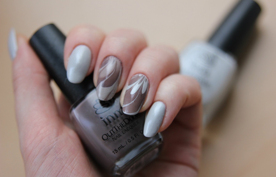 Factive manicure in muffled tones