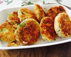 Frying green tomatoes: with milk sauce, chicken and vegetables - simple and quick recipes
