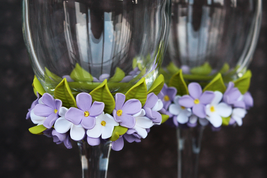 Как украсить свадебные бокалы своими руками цветами из фоамирана?