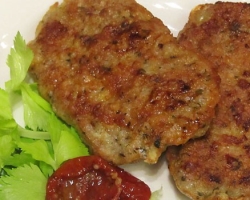 S'inclina du bœuf dans le four et dans une casserole: les meilleures recettes pour la table festive. Comment faire cuire une délicieuse coupe juteuse du bœuf dans la pâte, avec du fromage et des tomates, des craquelins de panure, des œufs et de la farine, avec des champignons, des oignons, de l'ananas, des pommes de terre: recettes