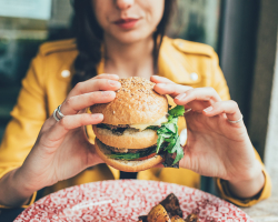 Apa yang dimakan orang Amerika, restoran mana yang paling populer di Amerika? Mengapa orang Amerika makan makanan cepat saji?