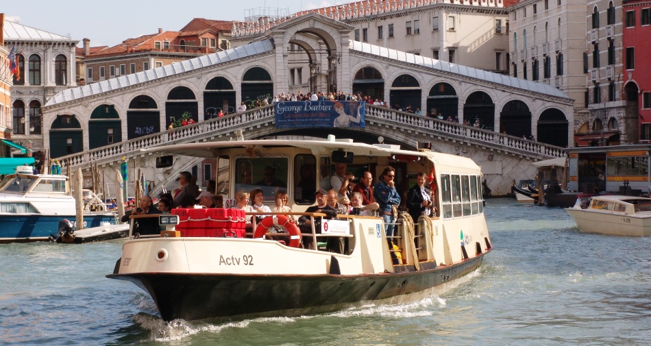 Vodni avtobus iz Benetk, Italija