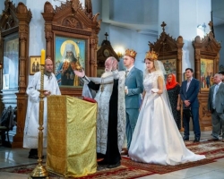 Llegue accidentalmente a la boda en la iglesia: Omen