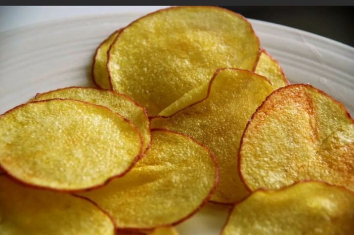 Chips prepared at home in the oven