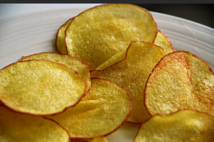 Chips förberedda hemma i ugnen