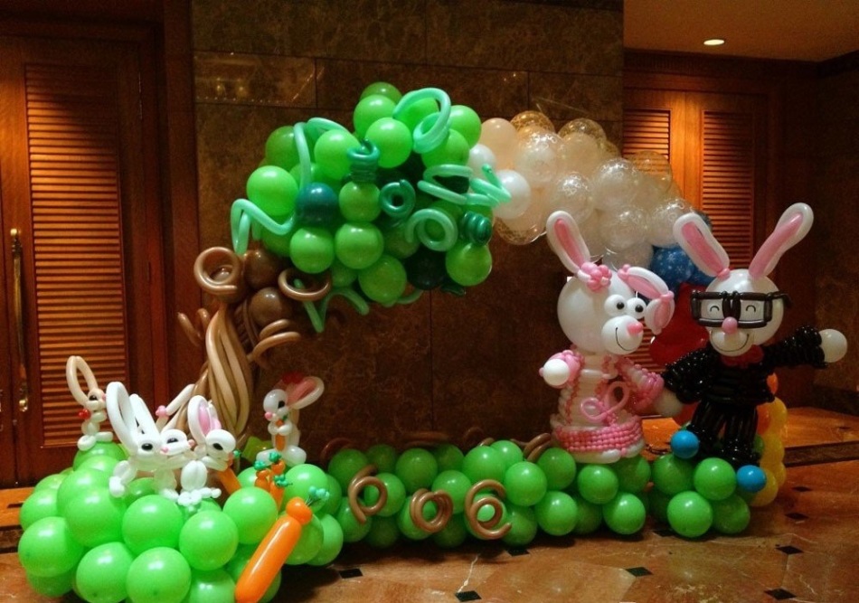 Garlands from balloons as a decoration of children's holidays, example 10