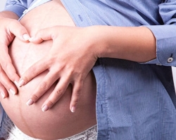 Apakah mungkin dan bagaimana hamil setelah 50 tahun dan melahirkan dengan cara yang alami? Kehamilan di 50 dan Setelah: Tanda, Ulasan