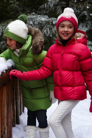 Очень важно, чтобы ребенок всегда был одет по погоде, так как его теплообмен не так стабилен, как у взрослого.