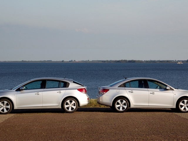 Povijesne činjenice o limuzini i hatchbacku. Koja je razlika između limuzine i hatchback -a prema vrsti tijela? Koji su nedostaci i prednosti limuzine i hatchback: usporedba. Što je bolje odabrati?