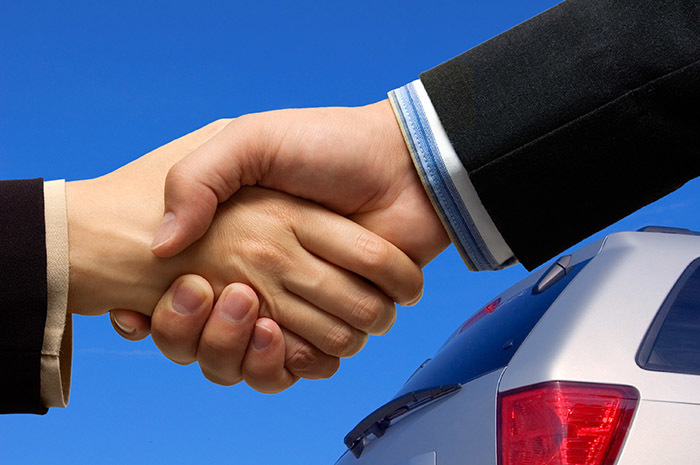 Cara menjual mobil dengan angsuran dengan aman tanpa risiko: aturan untuk dijual