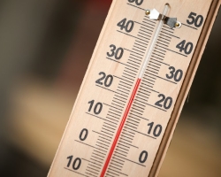 Why is a mercury thermometer use to measure body temperature, and to measure the temperature of the air of alcohol: an explanation