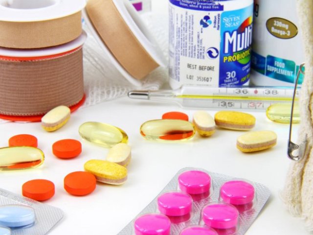 Obat -obatan apa yang perlu Anda bawa di jalan, dengan mobil, melalui laut, di luar negeri, dengan anak, hamil: daftar obat -obatan yang diperlukan untuk kit -aid pertama. Obat -obatan apa yang tidak bisa diminum di luar negeri? Apa saja vaksinasi dan ke mana harus pergi ke luar negeri ke negara -negara eksotis?