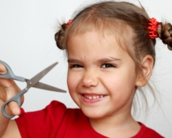 Do I need to keep the scissors with sharp ends down: safety precautions when working with scissors for children