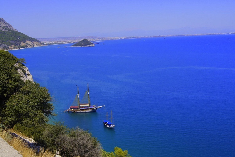The sea has a rich history and an interesting coastline, which attracts tourists