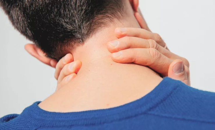 Tünetek - Fájdalom a fej okklitális részén, megnövekedett nyomás, szédülés