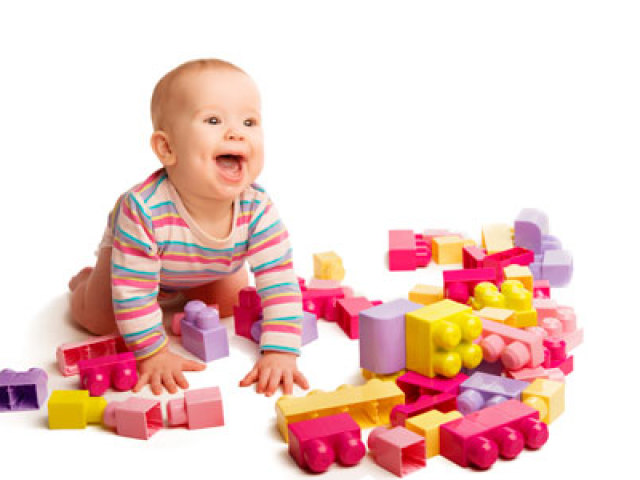 Развитие детей. Дети до 3 лет: как играть, чтобы развивать ребенка? Игры и игрушки  для  развития мелкой моторики рук