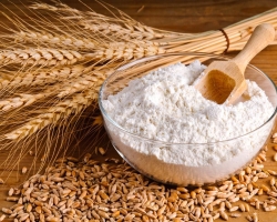 Est-il possible d'utiliser de la farine en retard pour la cuisson, le pain? Comment utiliser la farine avec une durée de conservation expirée?