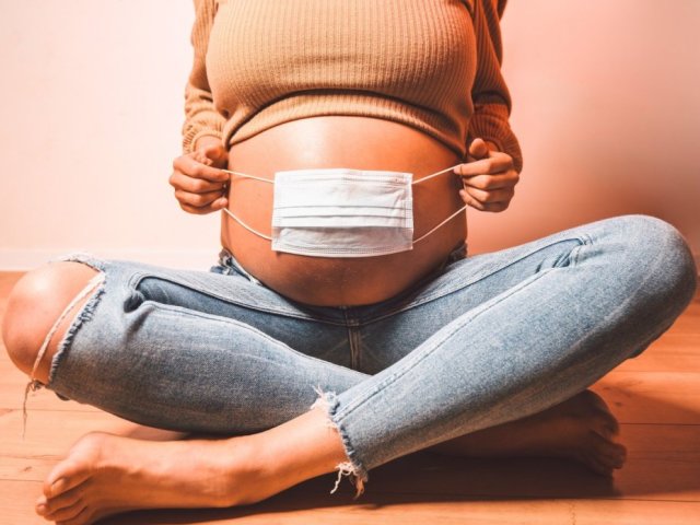 Funktioner i vård och uppförande av gravida kvinnor under pandemi Covid-19: Påverkan på mor och barn