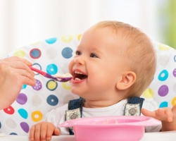 How many months can you give yogurt to a child? What yogurt can be given to a child up to a year: the best children's yogurts for children under a year. How to cook home yogurt to a child up to a year: Recipe. Kefir or yogurt: which is better to give a child up to a year?