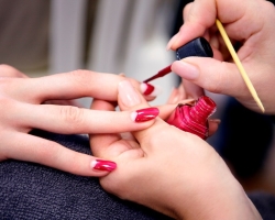 Why is the varnish on the nails bubble: what to do, how to remove and how to avoid? How to choose a good nail polish?