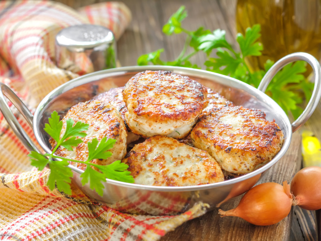 Turkey cutlets: Best recipes. How to make a delicious cooking from minced meat and fillets, breasts, hips of turkey and chicken, pork, chopped, with cheese, mushrooms, zucchini, oatmeal, cabbage, mankoo, pumpkin, cottage cheese, carrots, without bread, eggs, for children: for children: for children: recipe