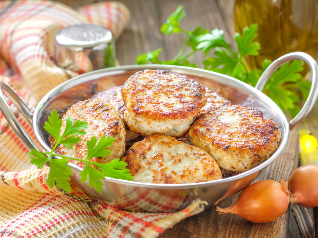 Τουρκία Cutlets: Καλύτερες συνταγές. Πώς να φτιάξετε ένα νόστιμο μαγείρεμα από κιμά και φιλέτα, στήθη, γοφούς γαλοπούλας και κοτόπουλο, χοιρινό, ψιλοκομμένο, με τυρί, μανιτάρια, κολοκυθάκια, πλιγούρι βρώμης, λάχανο, mankoo, κολοκύθα, τυρί cottage, καρότα, χωρίς ψωμί, αυγά, Παιδιά: Για παιδιά: Για παιδιά: συνταγή