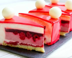 A raspberry layer for a cake made of frozen raspberries and creams: recipes of a delicious conferes for a cake on starch and gelatin. Recipe for raspberry tarta, frozen raspberry pie and custard
