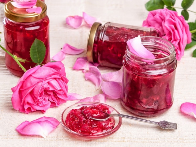 L'huile de rose la plus précieuse: utilisation en cosmétologie. Quelle huile de rose est la plus utile?