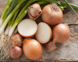 Wann werden Zwiebeln entfernt: Anzeichen von Reifungen, Gärtnerspitzen, Bewertungen. Wann im Frühling, im Winter gepflanzte Zwiebeln, säen, um Zwiebeln zu entfernen? Wann sollte man in Sibirien, der mittleren Spur Russlands, einen Bogen graben?