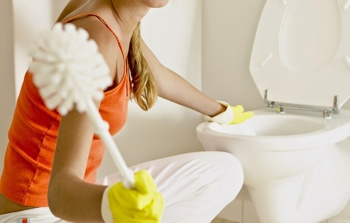Моющее средство, щетка и туалет чистый за 60 секунд!