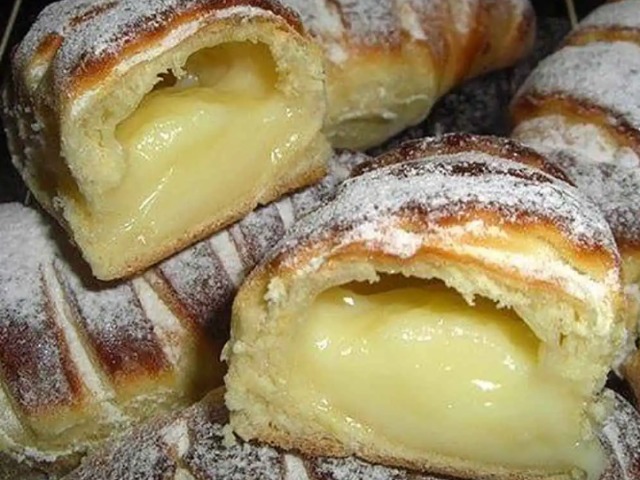 Qué hacer de los residuos de la crema agria del pastel: qué cocinar, dónde poner, recetas. ¿Es posible congelar la crema restante para el pastel?