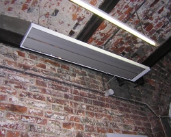 Infravörös fűtőkészülékek termosztáttal egy nyári tartózkodási helyhez: típusok, előnyök, választott tulajdonságok. Mennyezeti fűtőberendezések termosztáttal