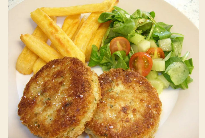 Fried potatoes with cutlets