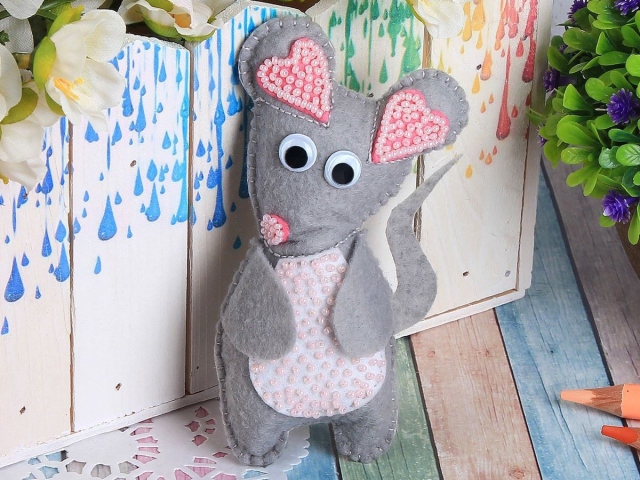 Rato: Artesanato no jardim de infância, escola. Como costurar um rato ou mouse de meias? Como fazer um rato ou um mouse de uma garrafa de plástico, plasticina, papel, pompon? Como amarrar um rato, um mouse de crochê?