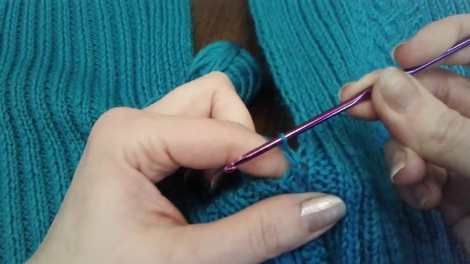 How to crochet knitted parts of a sweater?