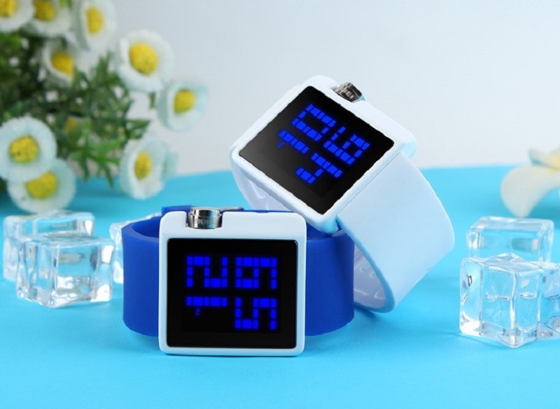 Синие водонепроницаемые часы от skmei