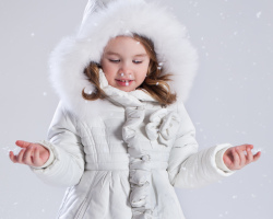 Gyerekek és tinédzser Down dzsekik lányok számára az őszi téli 2023-2024: divat trendek az Aliexpress-ben, fotó. Online áruház Aliexpress-divatos márkás dzsekik lányok és serdülők számára: A modellek áttekintése 2023-2024, az árhoz kapcsolódó linkek