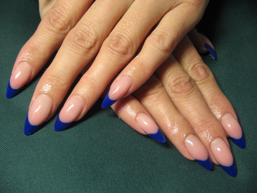 Long almond -shaped nails.