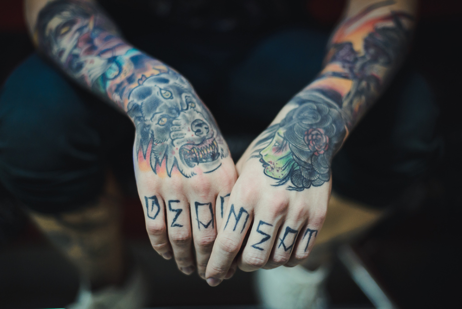 Татуированные руки