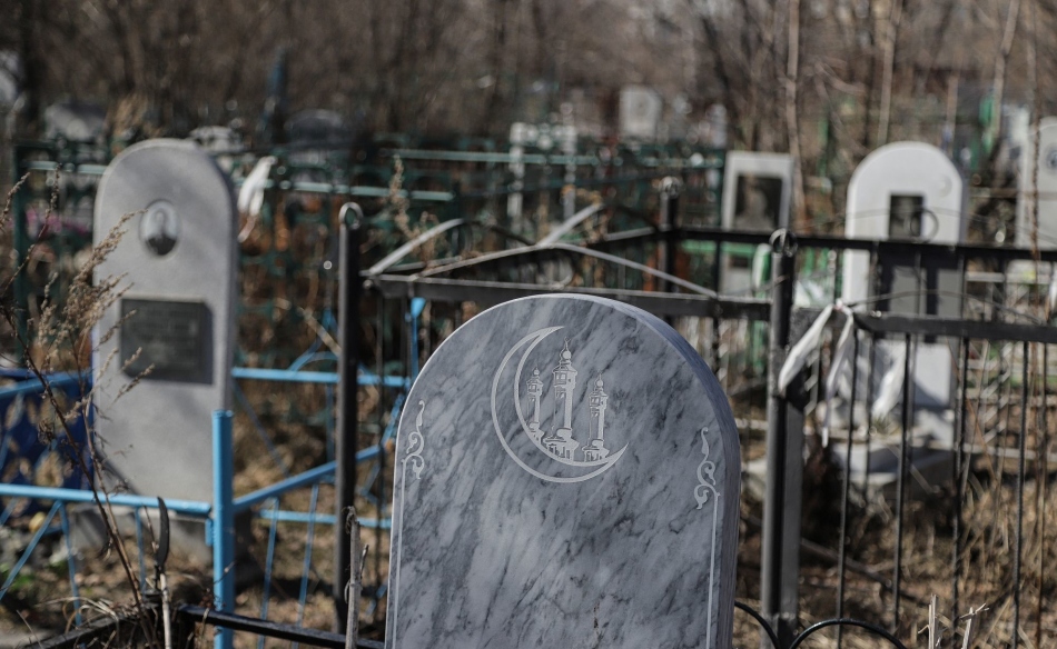 Muslimsk grav på en gemensam kyrkogård