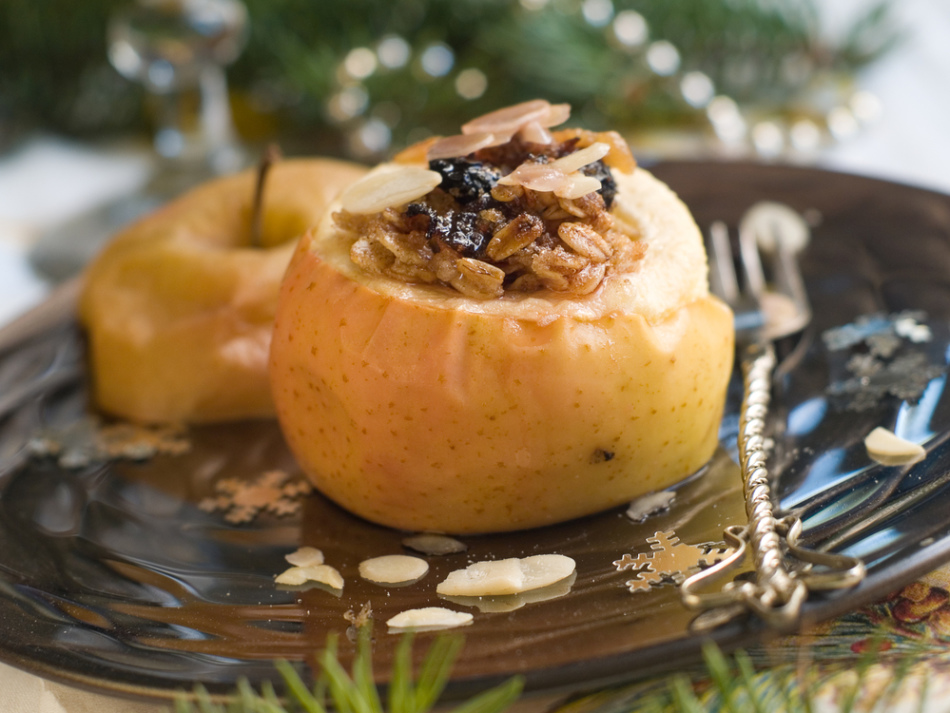 Как запекать яблоки фаршированные орехами и медом?