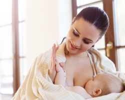 Est-il possible de boire du vin ou du champagne pendant l'allaitement? Après combien de temps du champagne du lait maternel et pouvez-vous nourrir le bébé?