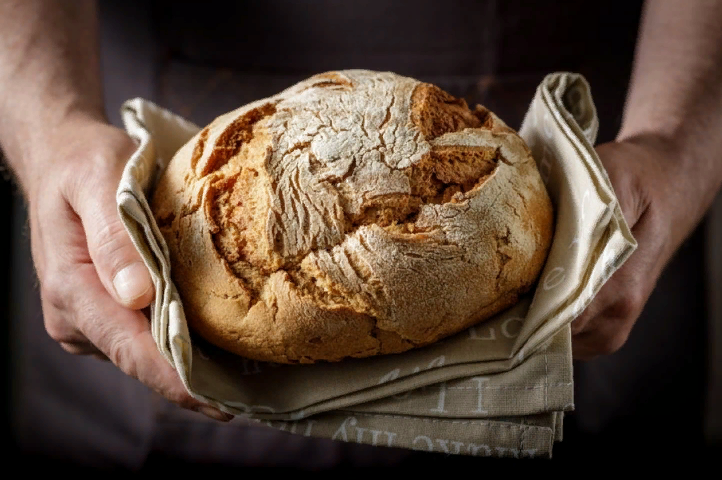Можно ли давать хлеб из дома, если просит сосед: приметы. Можно ли брать хлеб у соседей?