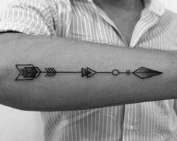 What does an arrow tattoo mean for girls, men and women? Arrow tattoo: location, varieties, application examples, sketches, photos. What tattoos are combined with a tattoo of an arrow?