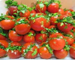 Tomates avec ail et herbes: 2 meilleures étapes-partenaire avec des ingrédients détaillés
