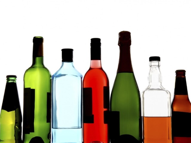 Сколько держится алкоголь в крови? Через сколько из организма выветривается пиво, водка, коньяк, вино, шампанское? Сколько выветривается алкоголь: таблица