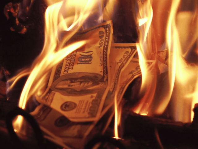 Как защитить деньги и документы от пожара? Обзор огнестойких материалов и сейфов для хранения денег