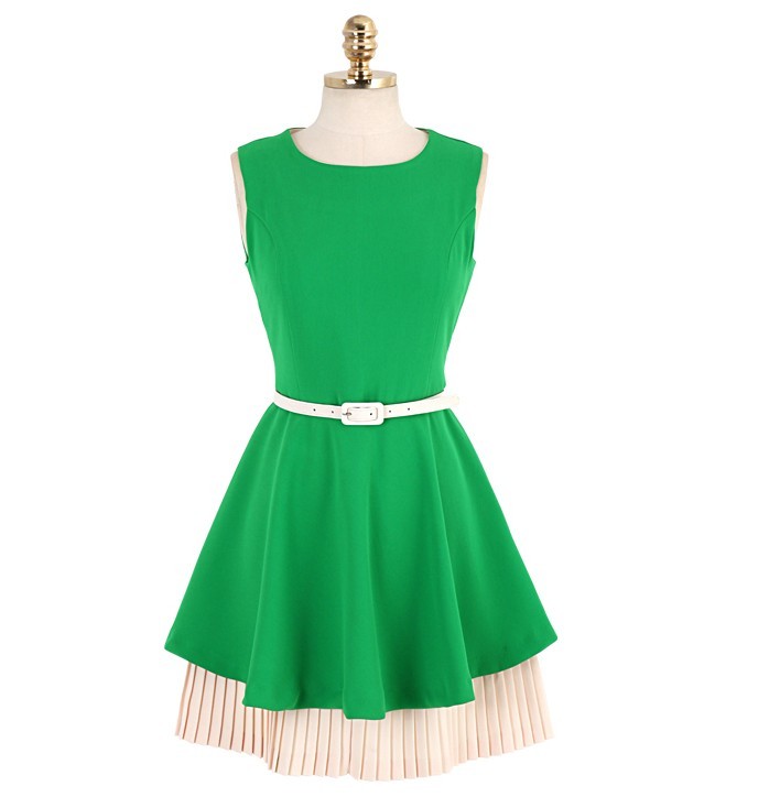 Robe verte avec du soleil de jupe