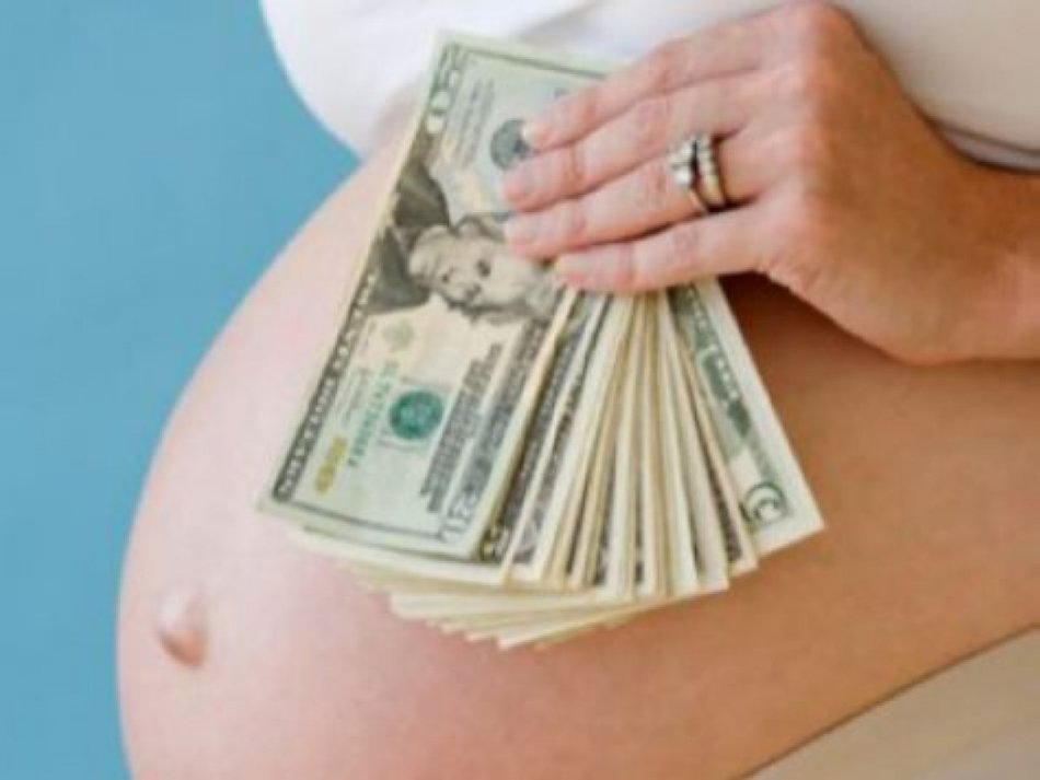 A helyettesítő anyaság a jövedelem egyik módjának tekinthető